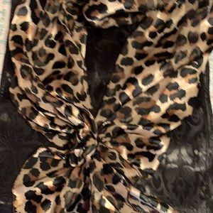 Set of 2 Velcro tie scarves